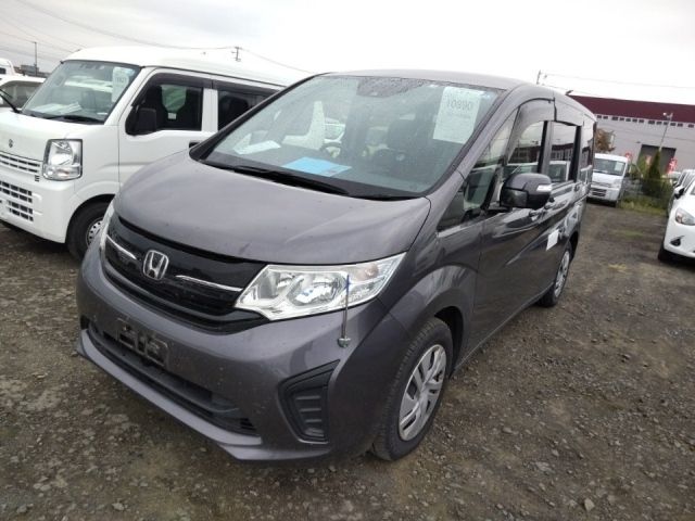 10890 Honda Step wagon RP2 2019 г. (LUM Tokyo Nyusatsu)